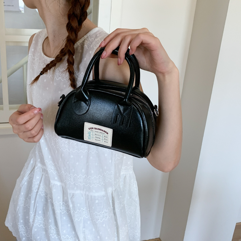 Korean-Style High-End Versatile Handbag for Women - Minimalist Shoulder & Crossbody Bag for Summer 2025 Fashion Korean-Style High-End Versatile Handbag for Women - Minimalist Shoulder & Crossbody Bag for Summer 2025 Fashion