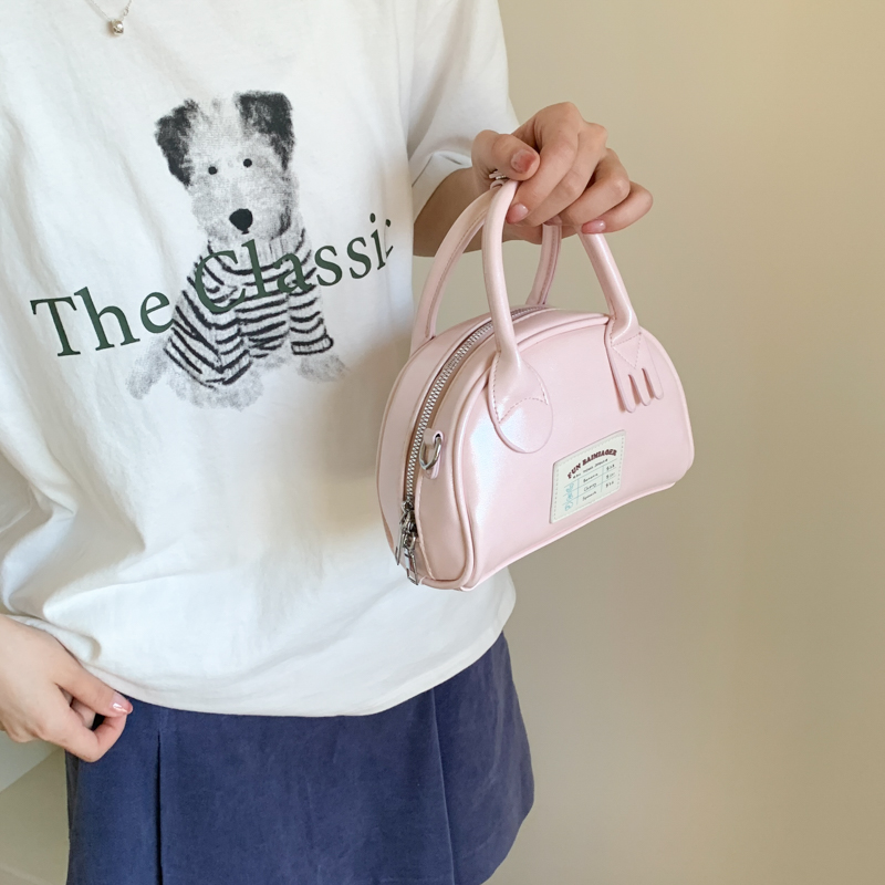 Korean-Style High-End Versatile Handbag for Women - Minimalist Shoulder & Crossbody Bag for Summer 2025 Fashion Korean-Style High-End Versatile Handbag for Women - Minimalist Shoulder & Crossbody Bag for Summer 2025 Fashion