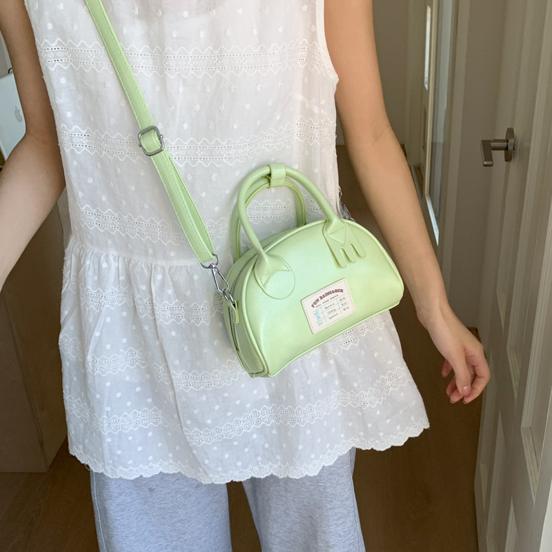 Korean-Style High-End Versatile Handbag for Women - Minimalist Shoulder & Crossbody Bag for Summer 2025 Fashion Korean-Style High-End Versatile Handbag for Women - Minimalist Shoulder & Crossbody Bag for Summer 2025 Fashion