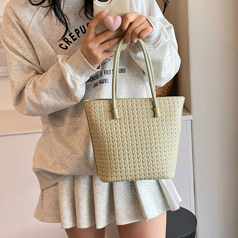 Korean Style High-End Women's Bucket Bag - Versatile Spring/Summer Crossbody Shoulder Handbag 2025 Fashionable Design Korean Style High-End Women's Bucket Bag - Versatile Spring/Summer Crossbody Shoulder Handbag 2025 Fashionable Design