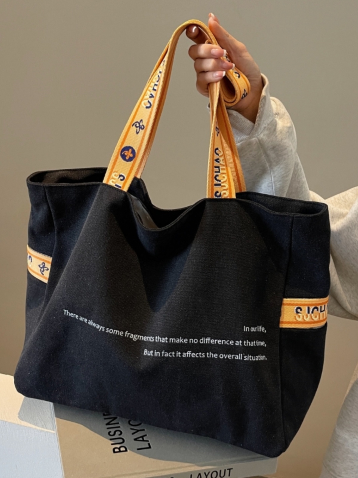 Korean-Style Large Capacity Canvas Tote Bag for Women, 2025 New Model, Perfect for Short Trips and Commuting Korean-Style Large Capacity Canvas Tote Bag for Women, 2025 New Model, Perfect for Short Trips and Commuting