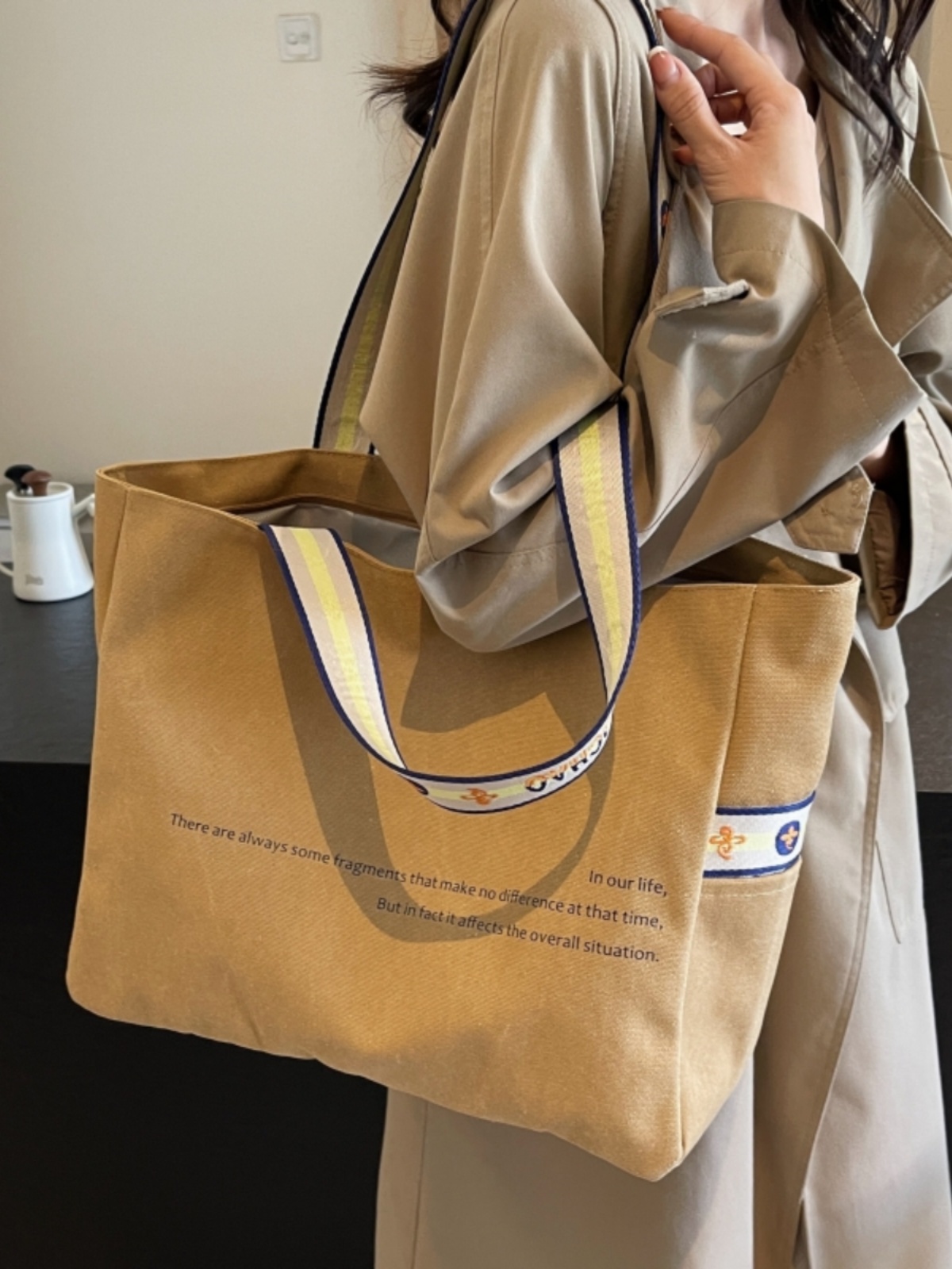 Korean-Style Large Capacity Canvas Tote Bag for Women, 2025 New Model, Perfect for Short Trips and Commuting Korean-Style Large Capacity Canvas Tote Bag for Women, 2025 New Model, Perfect for Short Trips and Commuting