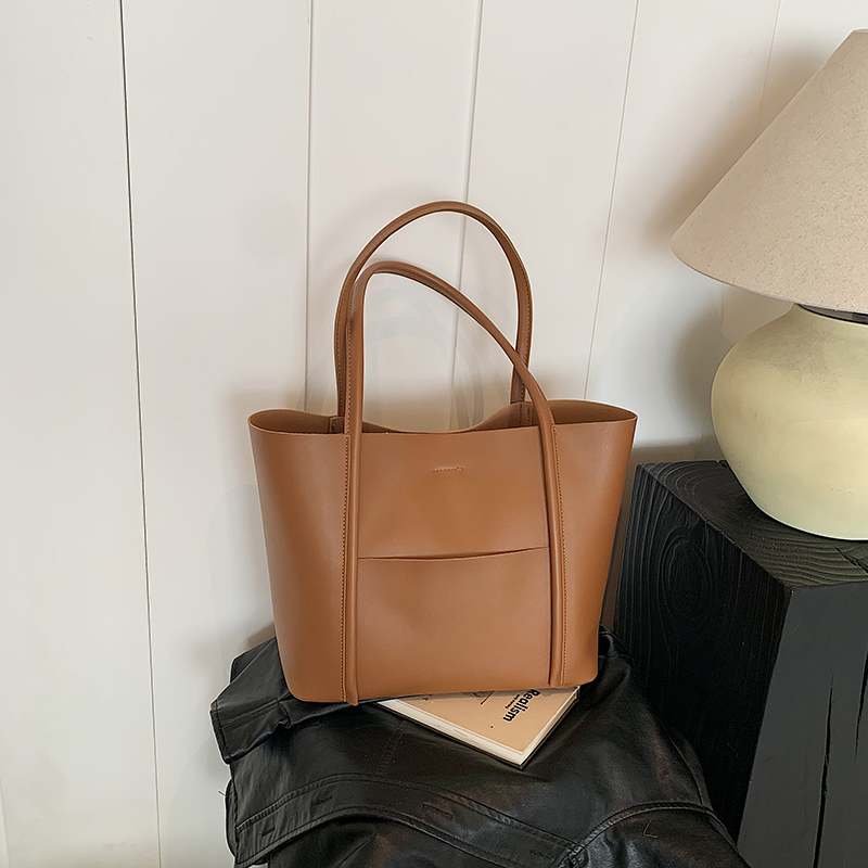 Korean Style Large-Capacity Tote Bag for Women - Fashionable Autumn/Winter 2025 Model for Work and Commuting Korean Style Large-Capacity Tote Bag for Women - Fashionable Autumn/Winter 2025 Model for Work and Commuting