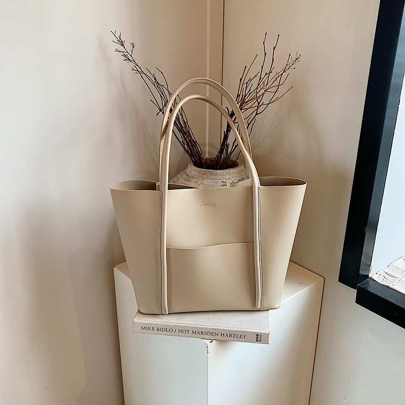 Korean Style Large-Capacity Tote Bag for Women - Fashionable Autumn/Winter 2025 Model for Work and Commuting Korean Style Large-Capacity Tote Bag for Women - Fashionable Autumn/Winter 2025 Model for Work and Commuting