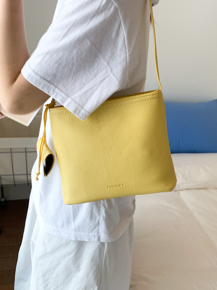 Korean Style Lychee Texture Minimalist Bucket Bag for Women - 2025 Summer Fashion Versatile Small Tote Korean Style Lychee Texture Minimalist Bucket Bag for Women - 2025 Summer Fashion Versatile Small Tote