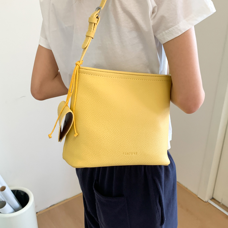 Korean Style Lychee Texture Minimalist Bucket Bag for Women - 2025 Summer Fashion Versatile Small Tote Korean Style Lychee Texture Minimalist Bucket Bag for Women - 2025 Summer Fashion Versatile Small Tote