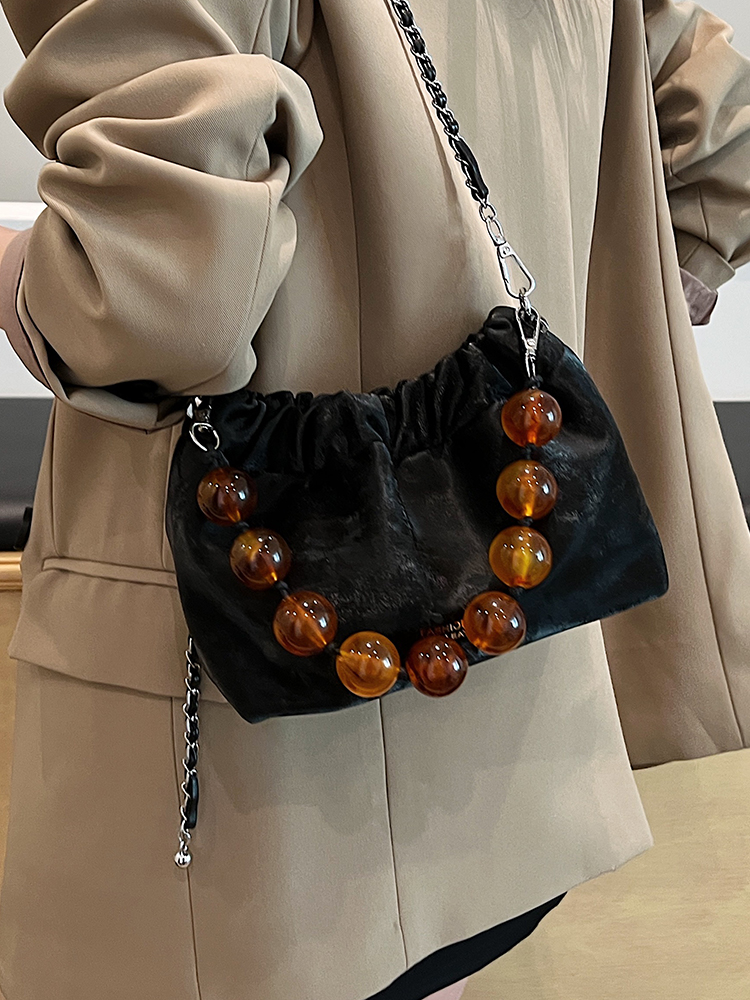 Korean-Style Minimalist Crossbody Bucket Handbag for Women - Versatile Fashionable Design for Commuting - Summer 2025 Collection Korean-Style Minimalist Crossbody Bucket Handbag for Women - Versatile Fashionable Design for Commuting - Summer 2025 Collection