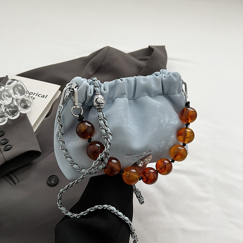 Korean-Style Minimalist Crossbody Bucket Handbag for Women - Versatile Fashionable Design for Commuting - Summer 2025 Collection Korean-Style Minimalist Crossbody Bucket Handbag for Women - Versatile Fashionable Design for Commuting - Summer 2025 Collection