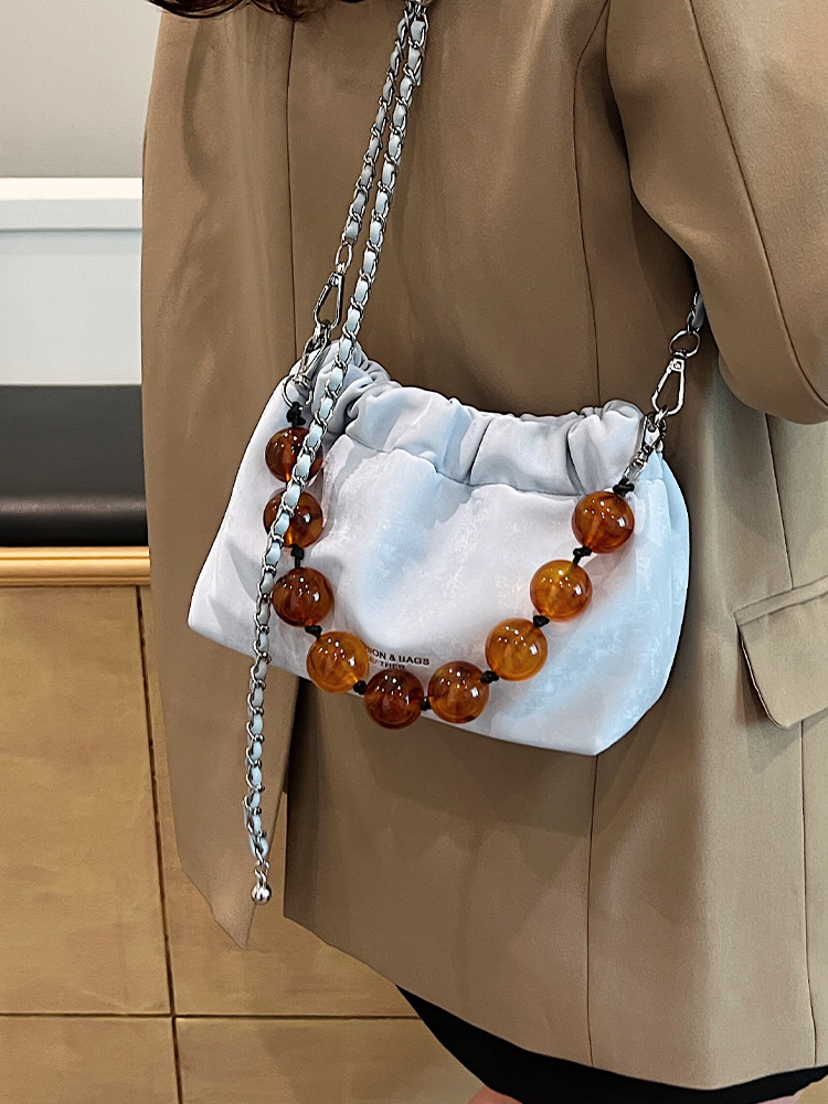 Korean-Style Minimalist Crossbody Bucket Handbag for Women - Versatile Fashionable Design for Commuting - Summer 2025 Collection Korean-Style Minimalist Crossbody Bucket Handbag for Women - Versatile Fashionable Design for Commuting - Summer 2025 Collection