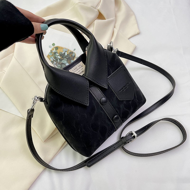 Korean-Style Minimalist Crossbody Handbag for Women, Trendy Casual Design 2025, Niche Personality Fashion Bag Korean-Style Minimalist Crossbody Handbag for Women, Trendy Casual Design 2025, Niche Personality Fashion Bag