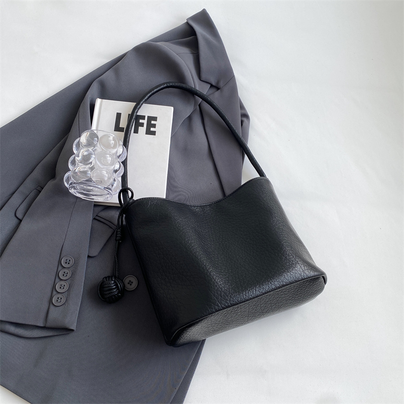 Korean-Style Minimalist Large-Capacity Tote Bag for Women, 2025 Trendy Lychee Pattern Underarm Handbag Korean-Style Minimalist Large-Capacity Tote Bag for Women, 2025 Trendy Lychee Pattern Underarm Handbag