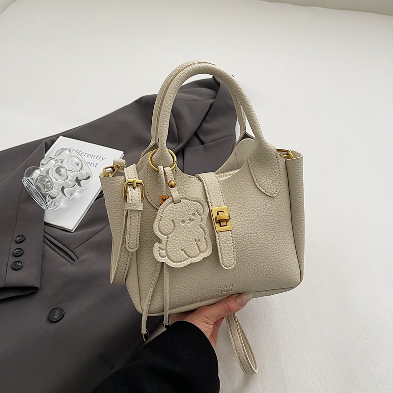 Korean-Style Minimalist Lychee Texture Handbag for Women - Versatile Small Crossbody Bucket Bag, 2025 Spring Collection Korean-Style Minimalist Lychee Texture Handbag for Women - Versatile Small Crossbody Bucket Bag, 2025 Spring Collection