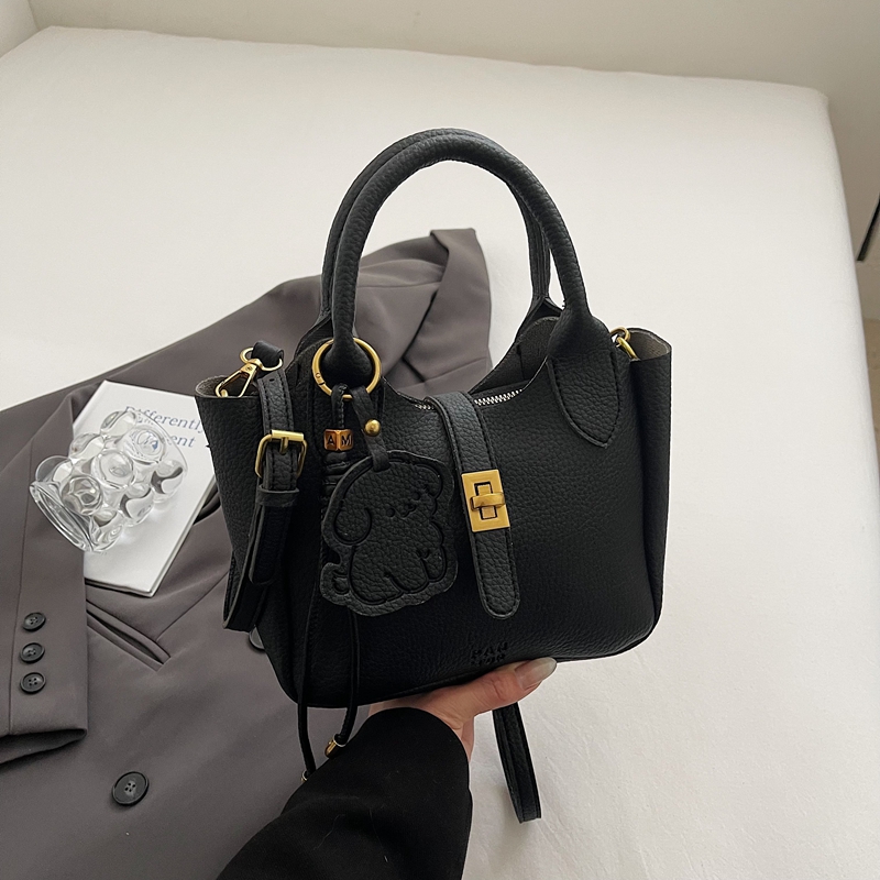 Korean-Style Minimalist Lychee Texture Handbag for Women - Versatile Small Crossbody Bucket Bag, 2025 Spring Collection Korean-Style Minimalist Lychee Texture Handbag for Women - Versatile Small Crossbody Bucket Bag, 2025 Spring Collection