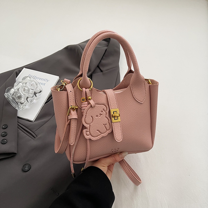 Korean-Style Minimalist Lychee Texture Handbag for Women - Versatile Small Crossbody Bucket Bag, 2025 Spring Collection Korean-Style Minimalist Lychee Texture Handbag for Women - Versatile Small Crossbody Bucket Bag, 2025 Spring Collection