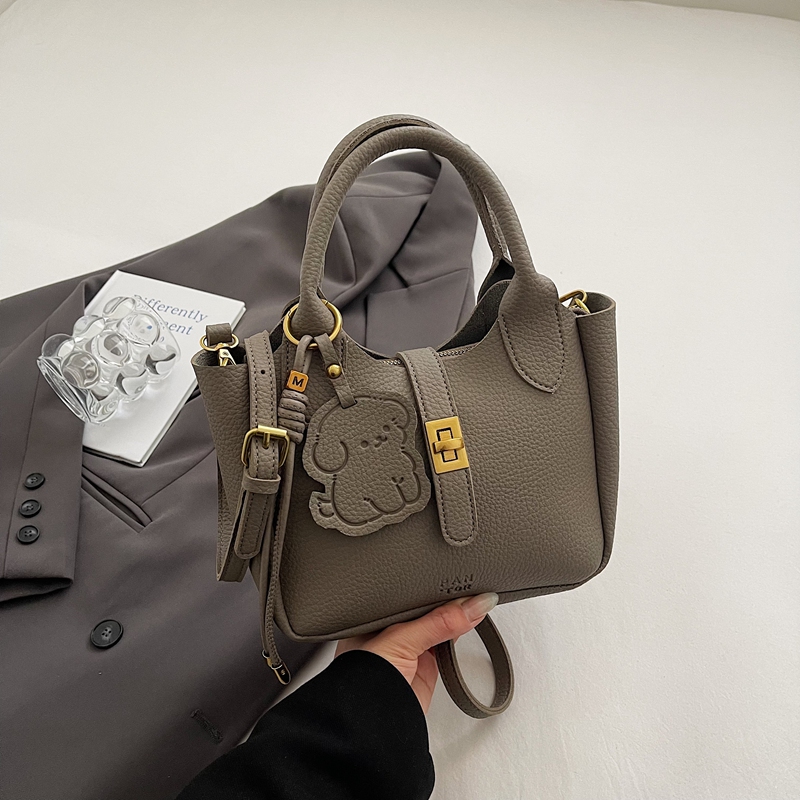 Korean-Style Minimalist Lychee Texture Handbag for Women - Versatile Small Crossbody Bucket Bag, 2025 Spring Collection Korean-Style Minimalist Lychee Texture Handbag for Women - Versatile Small Crossbody Bucket Bag, 2025 Spring Collection