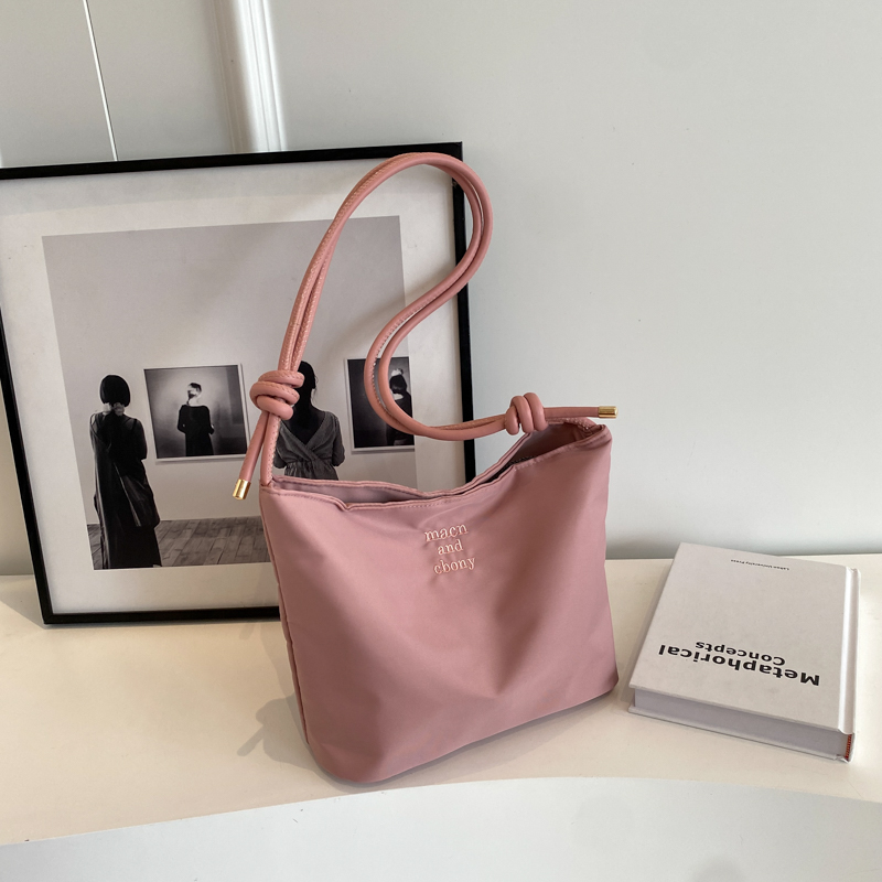 Korean-Style Minimalist Tote Bag for Women - Versatile Underarm Shoulder Bag with High-End Feel for Summer 2025 Fashion Korean-Style Minimalist Tote Bag for Women - Versatile Underarm Shoulder Bag with High-End Feel for Summer 2025 Fashion