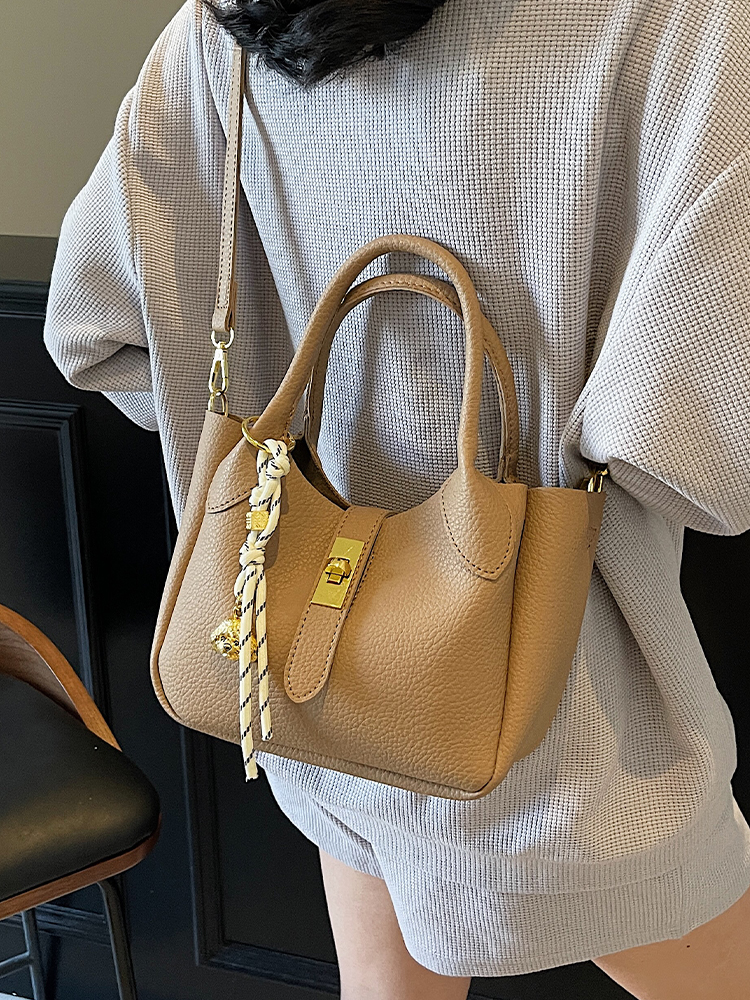 Korean Style Minimalist Versatile Crossbody Bucket Handbag for Women - 2025 Summer High-Quality Commuting Bag Korean Style Minimalist Versatile Crossbody Bucket Handbag for Women - 2025 Summer High-Quality Commuting Bag