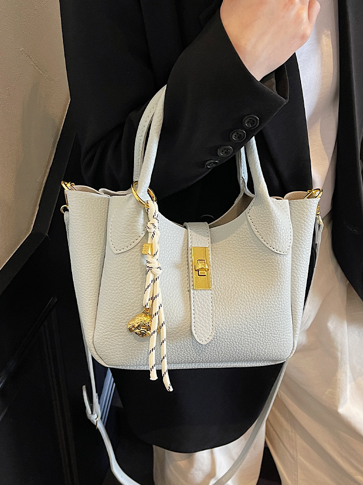 Korean Style Minimalist Versatile Crossbody Bucket Handbag for Women - 2025 Summer High-Quality Commuting Bag Korean Style Minimalist Versatile Crossbody Bucket Handbag for Women - 2025 Summer High-Quality Commuting Bag