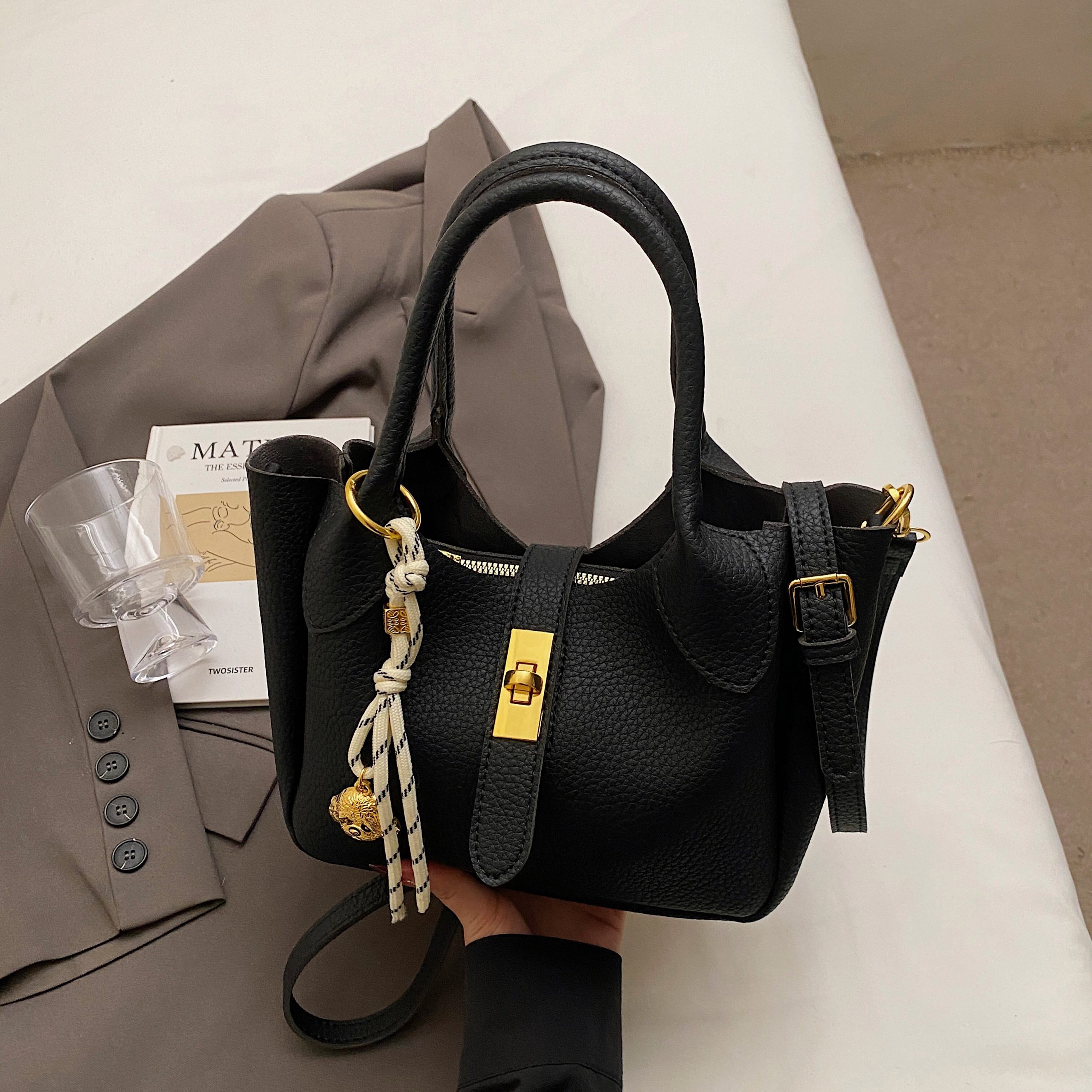 Korean Style Minimalist Versatile Crossbody Bucket Handbag for Women - 2025 Summer High-Quality Commuting Bag Korean Style Minimalist Versatile Crossbody Bucket Handbag for Women - 2025 Summer High-Quality Commuting Bag