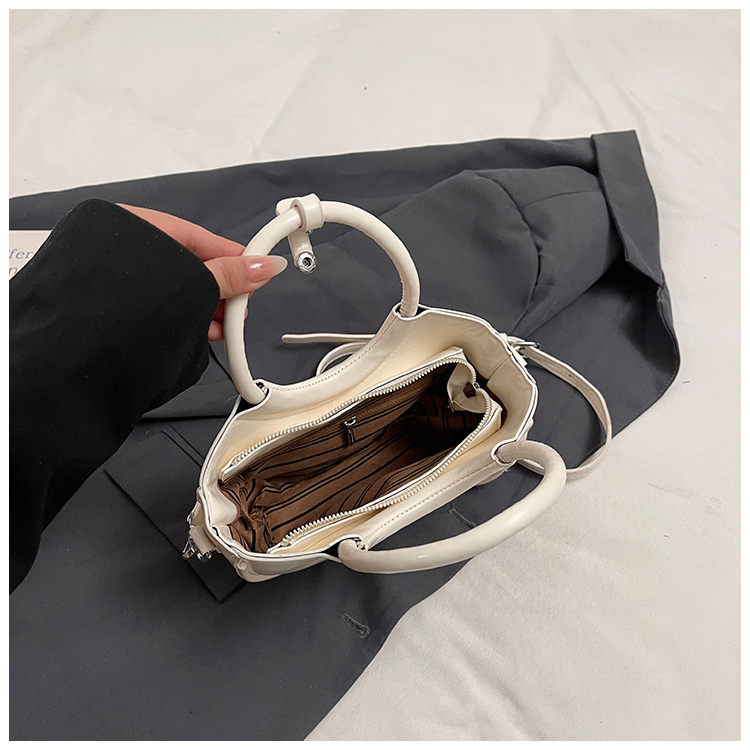 Korean-Style Pink Half-Moon Handbag for Women - Trendy 2025 Fashionable Crossbody Shoulder Bag Korean-Style Pink Half-Moon Handbag for Women - Trendy 2025 Fashionable Crossbody Shoulder Bag