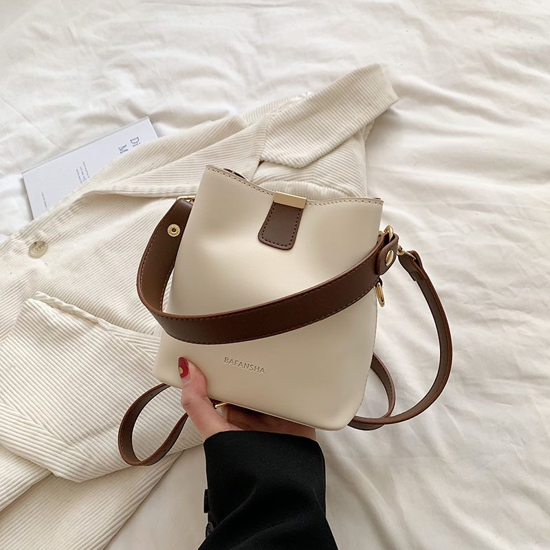 Korean-Style Retro Bucket Handbag for Women - Trendy Versatile Shoulder Bag for Spring/Summer 2025 High-End Fashion Korean-Style Retro Bucket Handbag for Women - Trendy Versatile Shoulder Bag for Spring/Summer 2025 High-End Fashion