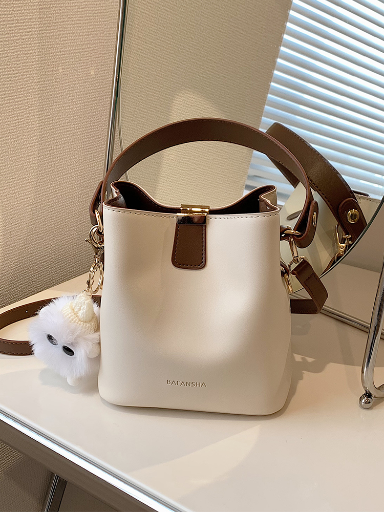 Korean-Style Retro Bucket Handbag for Women - Trendy Versatile Shoulder Bag for Spring/Summer 2025 High-End Fashion Korean-Style Retro Bucket Handbag for Women - Trendy Versatile Shoulder Bag for Spring/Summer 2025 High-End Fashion