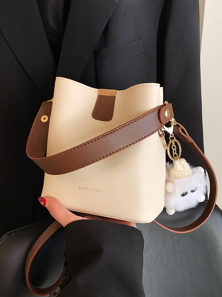 Korean-Style Retro Bucket Handbag for Women - Trendy Versatile Shoulder Bag for Spring/Summer 2025 High-End Fashion Korean-Style Retro Bucket Handbag for Women - Trendy Versatile Shoulder Bag for Spring/Summer 2025 High-End Fashion