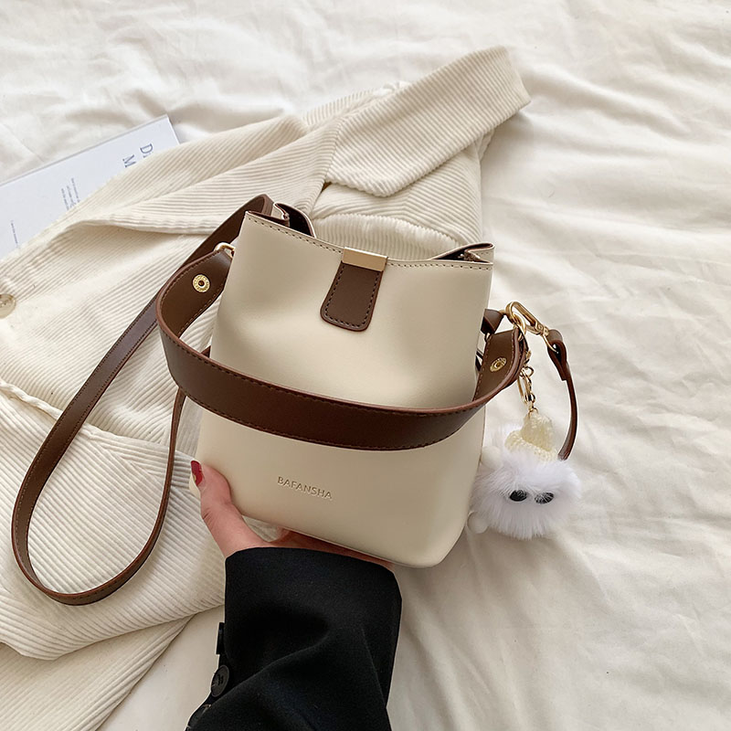 Korean-Style Retro Bucket Handbag for Women - Trendy Versatile Shoulder Bag for Spring/Summer 2025 High-End Fashion Korean-Style Retro Bucket Handbag for Women - Trendy Versatile Shoulder Bag for Spring/Summer 2025 High-End Fashion