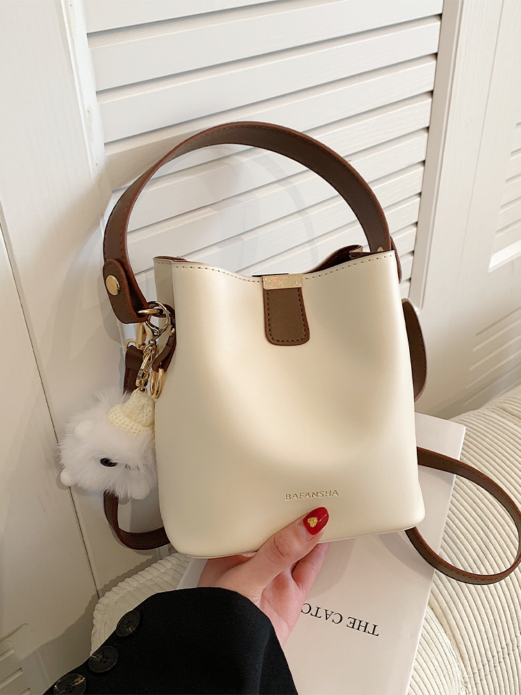 Korean-Style Retro Bucket Handbag for Women - Trendy Versatile Shoulder Bag for Spring/Summer 2025 High-End Fashion Korean-Style Retro Bucket Handbag for Women - Trendy Versatile Shoulder Bag for Spring/Summer 2025 High-End Fashion