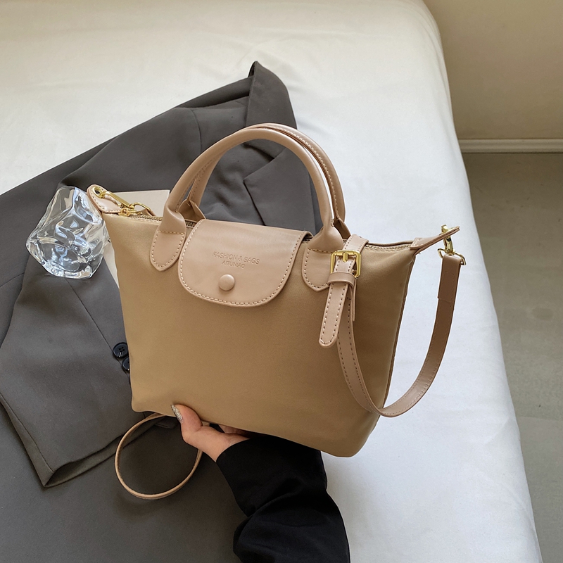 Korean-Style Retro Casual Bucket Bag for Women - Trendy Versatile Handheld Design, High-End Feel, Spring/Summer 2025 Collection Korean-Style Retro Casual Bucket Bag for Women - Trendy Versatile Handheld Design, High-End Feel, Spring/Summer 2025 Collection