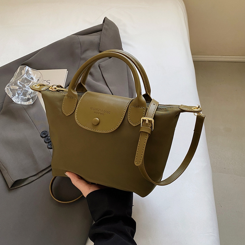 Korean-Style Retro Casual Bucket Bag for Women - Trendy Versatile Handheld Design, High-End Feel, Spring/Summer 2025 Collection Korean-Style Retro Casual Bucket Bag for Women - Trendy Versatile Handheld Design, High-End Feel, Spring/Summer 2025 Collection