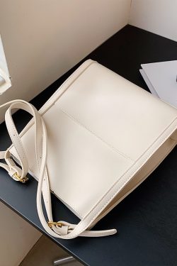 Korean-Style Retro Large-Capacity Shoulder Bag for Women - Spring/Summer 2025 Trendy High-End Student Underarm Bag