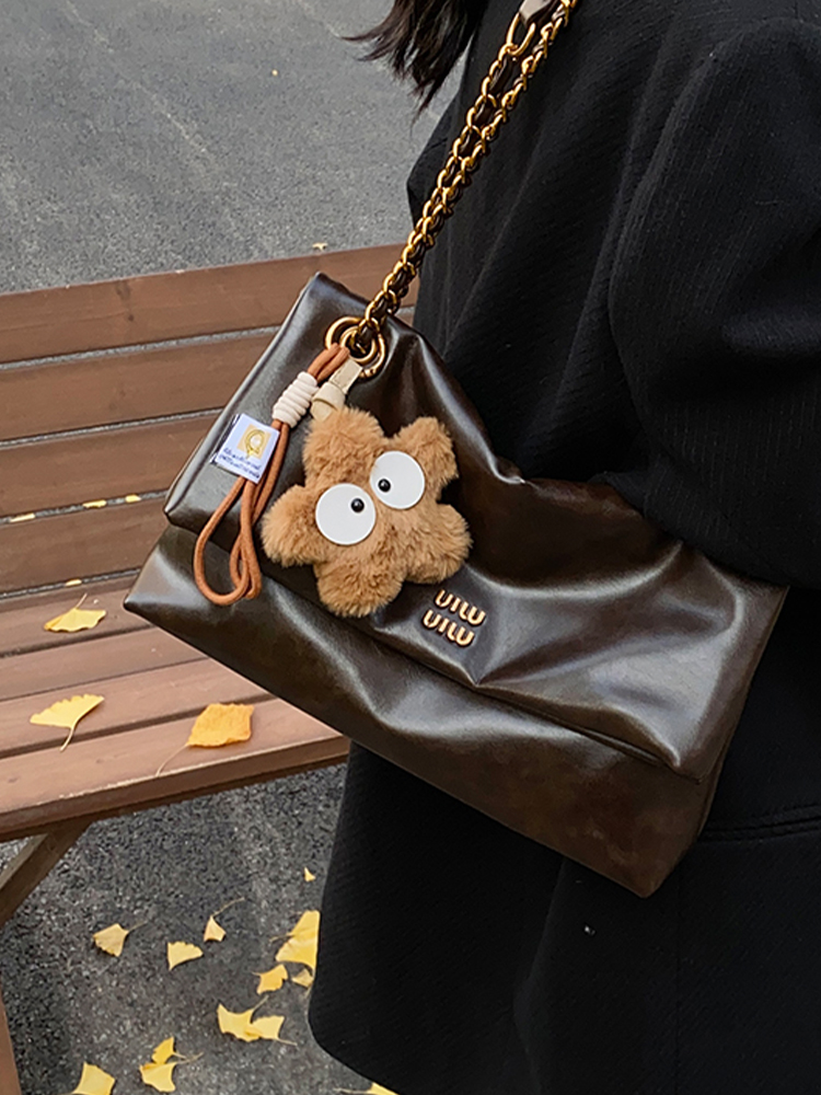 Korean-Style Retro Oil Wax Leather Shoulder Bag for Women - High-Quality Commuter Fashion for Autumn/Winter 2025 Korean-Style Retro Oil Wax Leather Shoulder Bag for Women - High-Quality Commuter Fashion for Autumn/Winter 2025