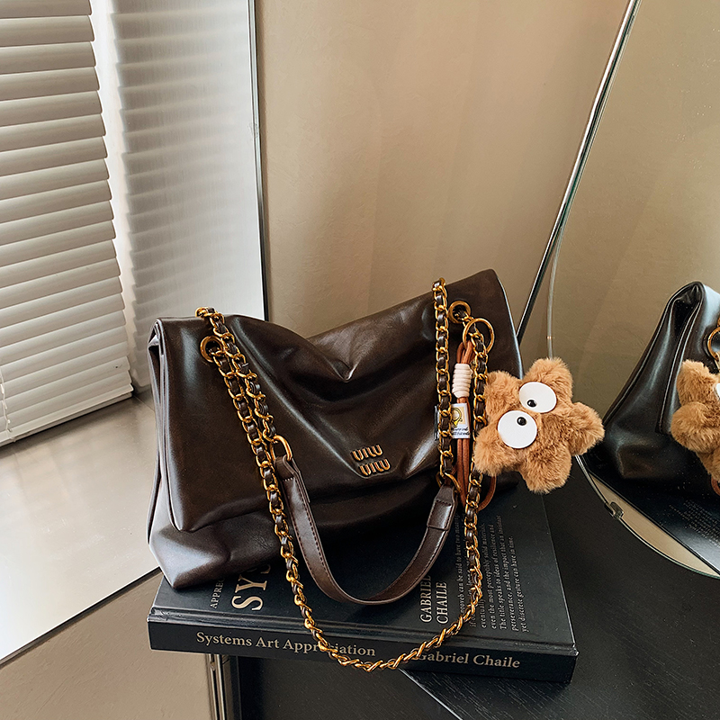 Korean-Style Retro Oil Wax Leather Shoulder Bag for Women - High-Quality Commuter Fashion for Autumn/Winter 2025 Korean-Style Retro Oil Wax Leather Shoulder Bag for Women - High-Quality Commuter Fashion for Autumn/Winter 2025