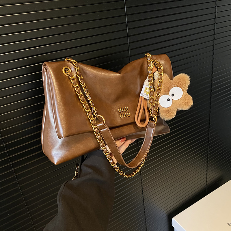 Korean-Style Retro Oil Wax Leather Shoulder Bag for Women - High-Quality Commuter Fashion for Autumn/Winter 2025 Korean-Style Retro Oil Wax Leather Shoulder Bag for Women - High-Quality Commuter Fashion for Autumn/Winter 2025