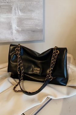 Korean-Style Retro Oil Wax Leather Shoulder Bag for Women - High-Quality Commuter Fashion for Autumn/Winter 2025