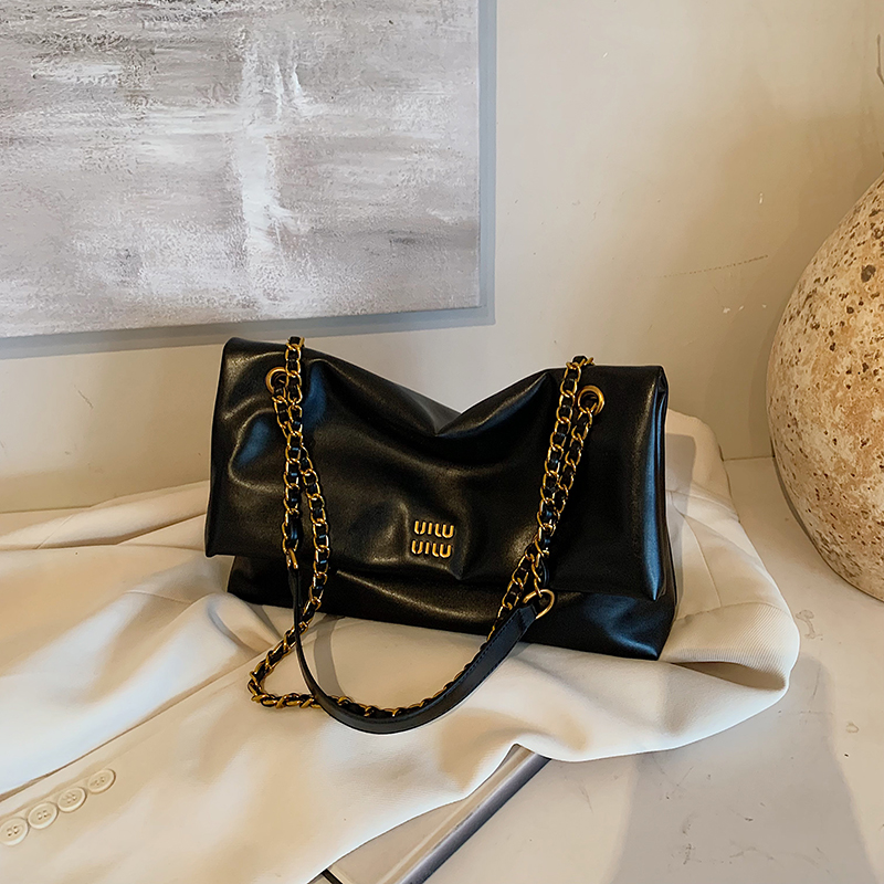 Korean-Style Retro Oil Wax Leather Shoulder Bag for Women - High-Quality Commuter Fashion for Autumn/Winter 2025 Korean-Style Retro Oil Wax Leather Shoulder Bag for Women - High-Quality Commuter Fashion for Autumn/Winter 2025