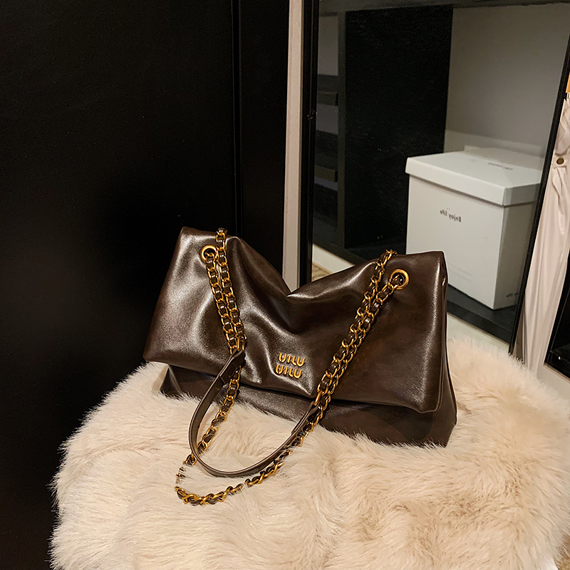 Korean-Style Retro Oil Wax Leather Shoulder Bag for Women - High-Quality Commuter Fashion for Autumn/Winter 2025 Korean-Style Retro Oil Wax Leather Shoulder Bag for Women - High-Quality Commuter Fashion for Autumn/Winter 2025