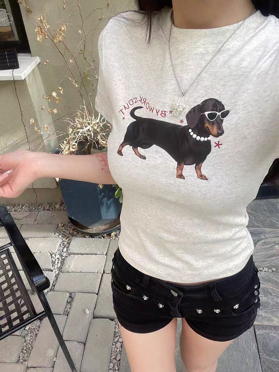 Korean-Style Retro Sausage Dog Printed Short Sleeve T-Shirt for Women, Slim-Fit Summer Top, Stretchy and Flattering Design Korean-Style Retro Sausage Dog Printed Short Sleeve T-Shirt for Women, Slim-Fit Summer Top, Stretchy and Flattering Design