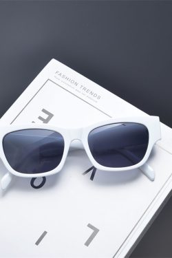 Korean Style Retro Square Sunglasses for Women - Trendy High-End Fashion for Summer Beach Vacations and Street Photography