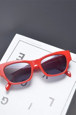 Korean Style Retro Square Sunglasses for Women - Trendy High-End Fashion for Summer Beach Vacations and Street Photography