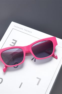 Korean Style Retro Square Sunglasses for Women - Trendy High-End Fashion for Summer Beach Vacations and Street Photography