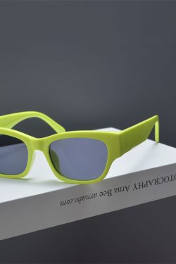 Korean Style Retro Square Sunglasses for Women - Trendy High-End Fashion for Summer Beach Vacations and Street Photography