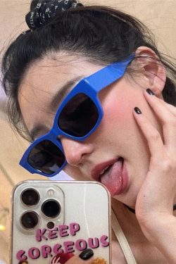 Korean Style Retro Square Sunglasses for Women - Trendy High-End Fashion for Summer Beach Vacations and Street Photography