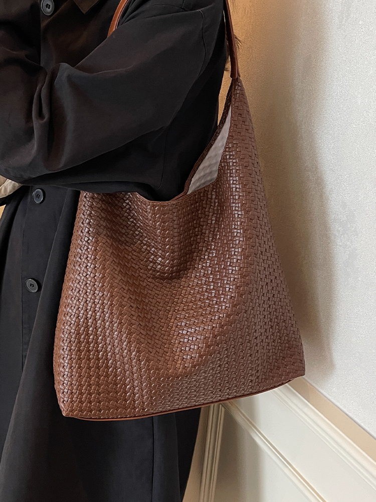 Korean Style Retro Tote Bag for Women, Trendy Underarm Shoulder Bag for Work and Commuting, Versatile Fashion Accessory for Autumn 2025 Korean Style Retro Tote Bag for Women, Trendy Underarm Shoulder Bag for Work and Commuting, Versatile Fashion Accessory for Autumn 2025