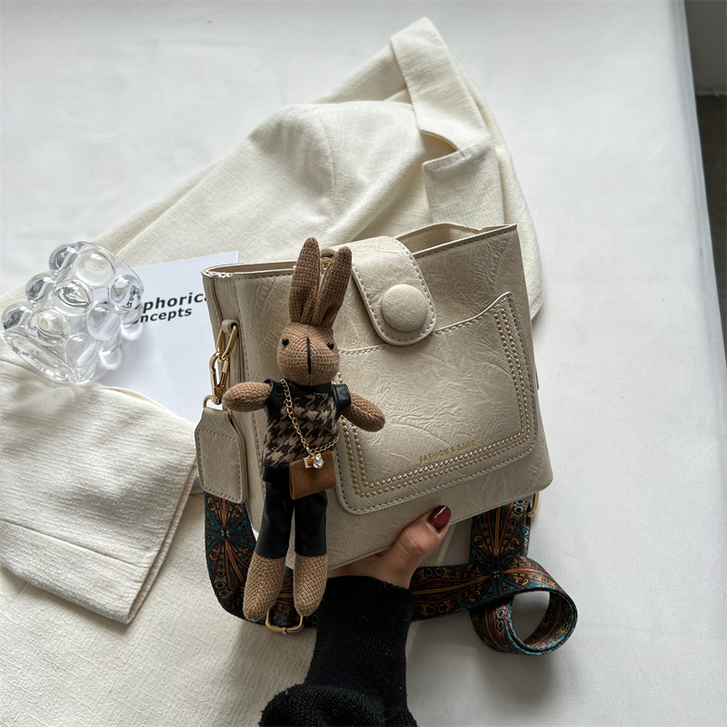 Korean Style Retro Wide Shoulder Strap Crossbody Bag for Women - Versatile Spring/Summer 2025 High-End Bucket Bag Korean Style Retro Wide Shoulder Strap Crossbody Bag for Women - Versatile Spring/Summer 2025 High-End Bucket Bag