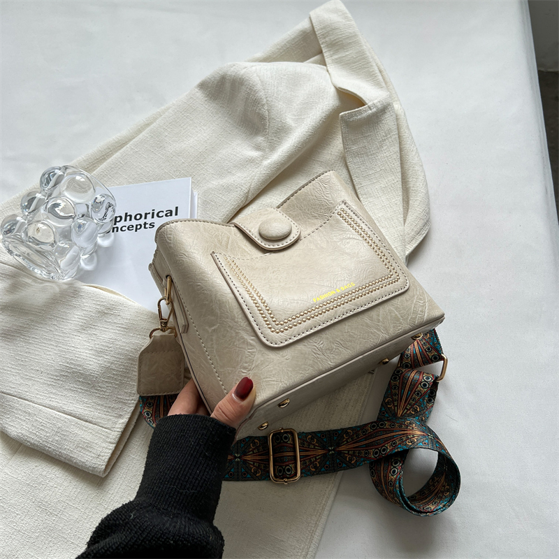 Korean Style Retro Wide Shoulder Strap Crossbody Bag for Women - Versatile Spring/Summer 2025 High-End Bucket Bag Korean Style Retro Wide Shoulder Strap Crossbody Bag for Women - Versatile Spring/Summer 2025 High-End Bucket Bag