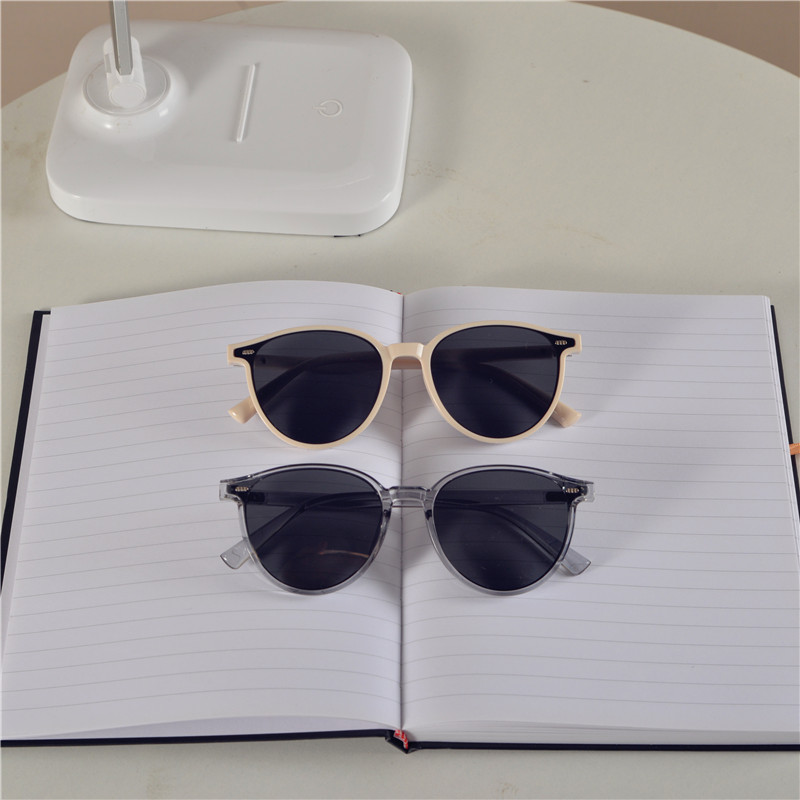 Korean Style Small Face Round Sunglasses for Women - Summer Hot Girl Beach Vacation Street Photography Accessory Korean Style Small Face Round Sunglasses for Women - Summer Hot Girl Beach Vacation Street Photography Accessory