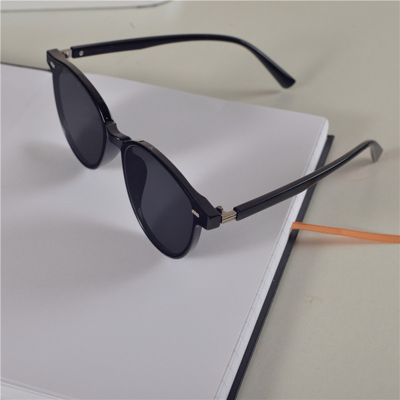 Korean Style Small Face Round Sunglasses for Women - Summer Hot Girl Beach Vacation Street Photography Accessory Korean Style Small Face Round Sunglasses for Women - Summer Hot Girl Beach Vacation Street Photography Accessory