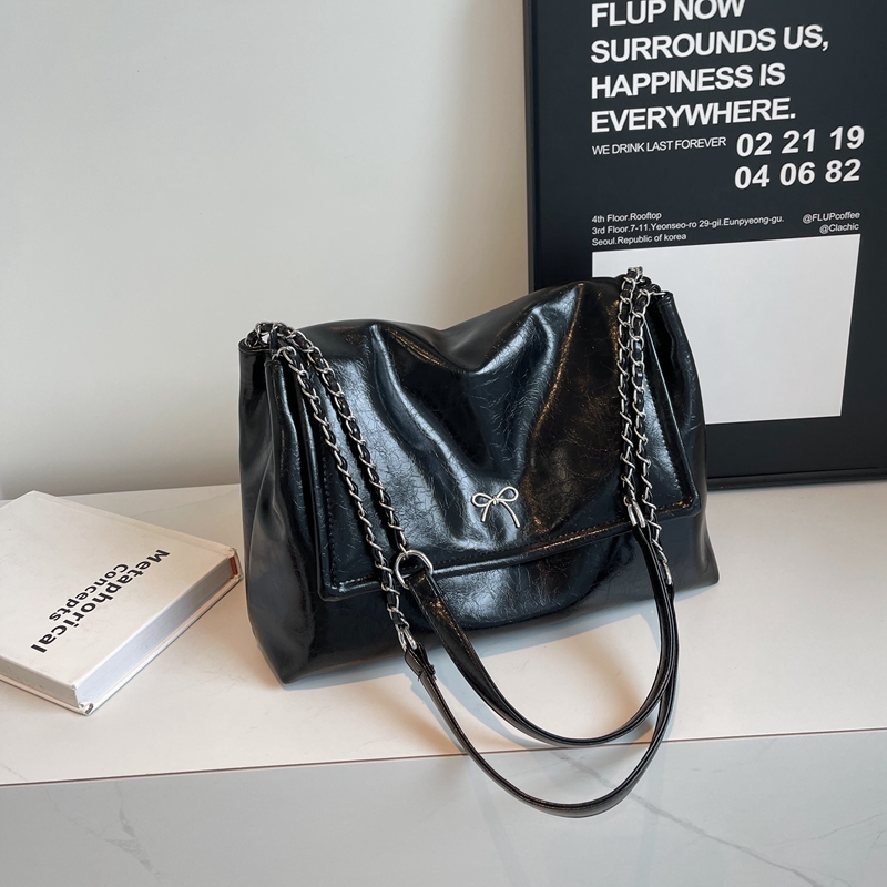 Korean-Style Trendy Underarm Bag for Women - Minimalist Crossbody Shoulder Bag for Summer 2025, Versatile INS Fashion Accessory Korean-Style Trendy Underarm Bag for Women - Minimalist Crossbody Shoulder Bag for Summer 2025, Versatile INS Fashion Accessory